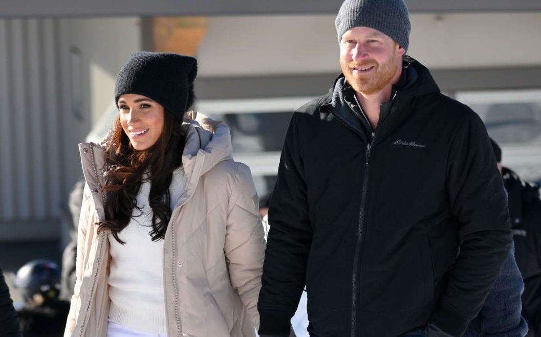 Meghan Markle a fost toată numai un z&acirc;mbet de Valentine s Day. S-a distrat de minune cu Prințul Harry pe o p&acirc;rtie de schi &icirc;n Canada